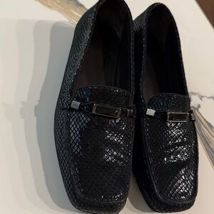 Stuart Weitzman Black Leather Snakeskin Loafers women’s size 6.5